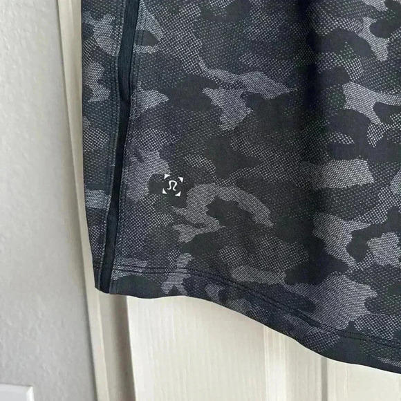 Lululemon Surge Camo Short 8” Lined Variegated Mesh Black Grey Size Large - Picture 4 of 5